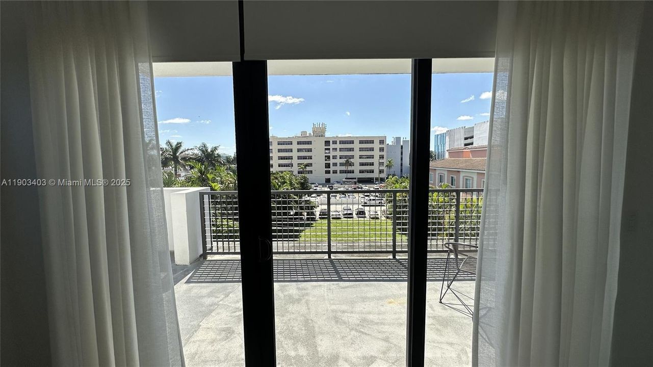 For Sale: $970,000 (2 beds, 2 baths, 1324 Square Feet)