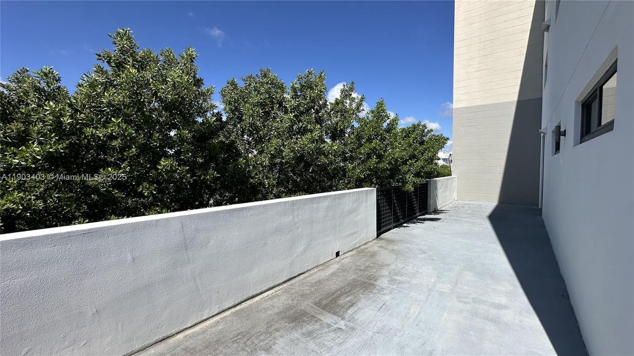 For Sale: $970,000 (2 beds, 2 baths, 1324 Square Feet)