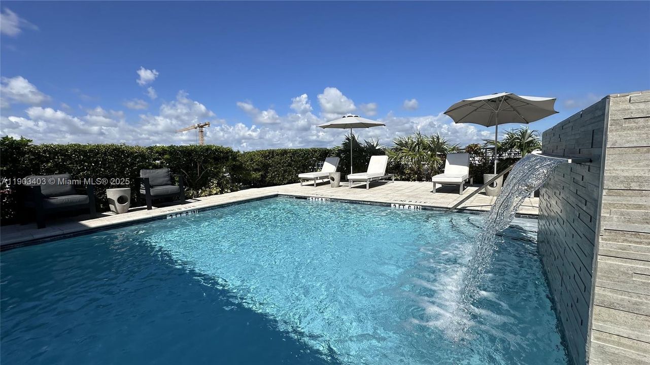 For Sale: $970,000 (2 beds, 2 baths, 1324 Square Feet)