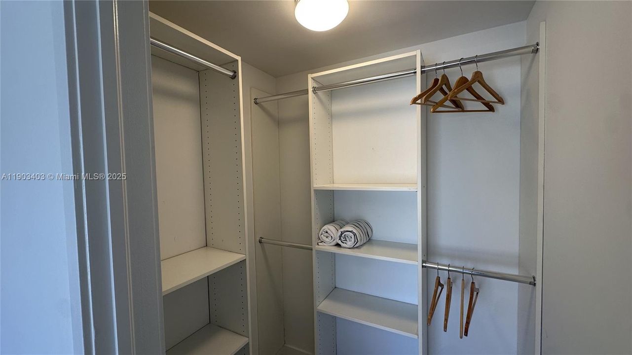 For Sale: $970,000 (2 beds, 2 baths, 1324 Square Feet)