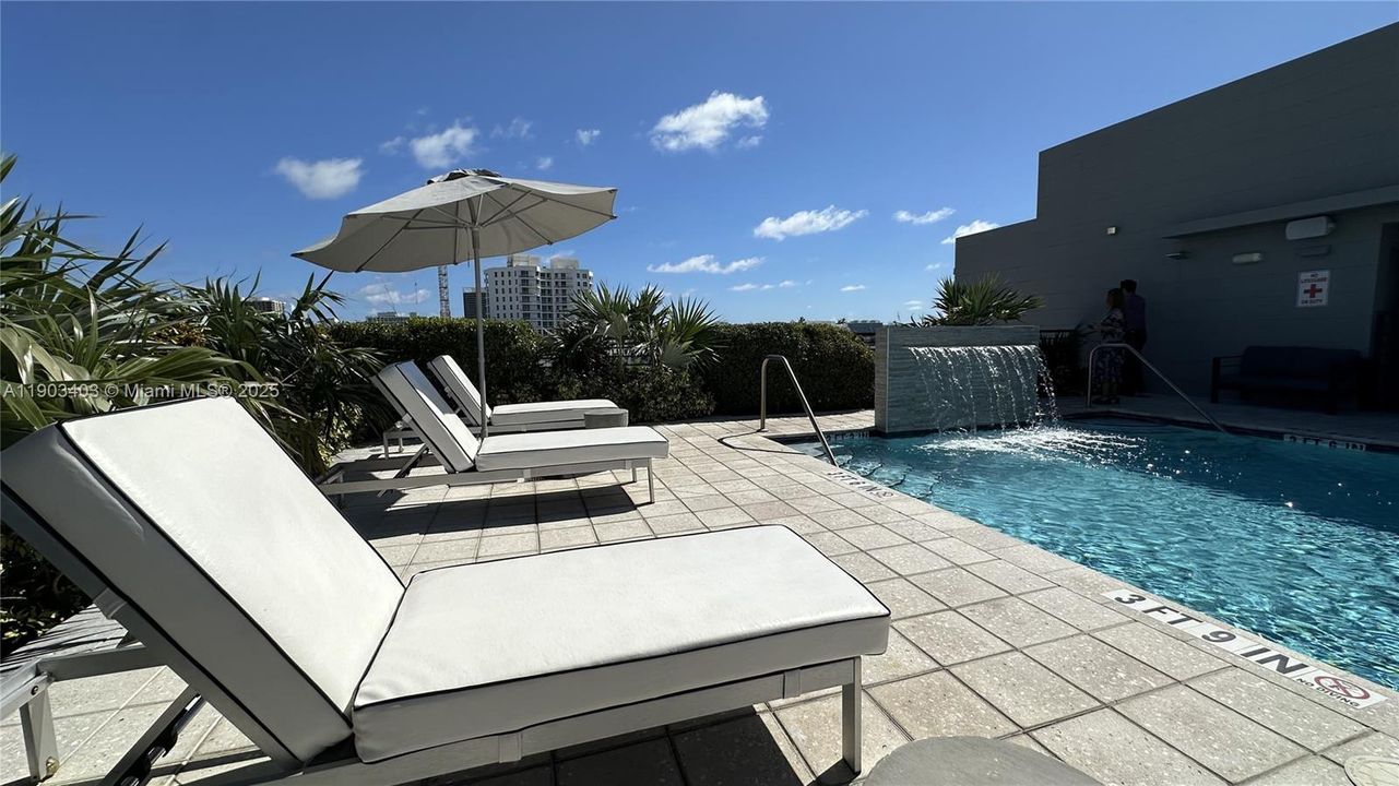 For Sale: $970,000 (2 beds, 2 baths, 1324 Square Feet)