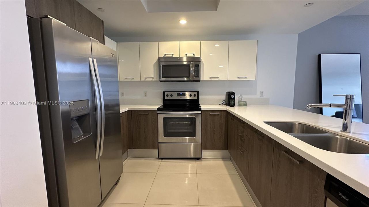 For Sale: $970,000 (2 beds, 2 baths, 1324 Square Feet)