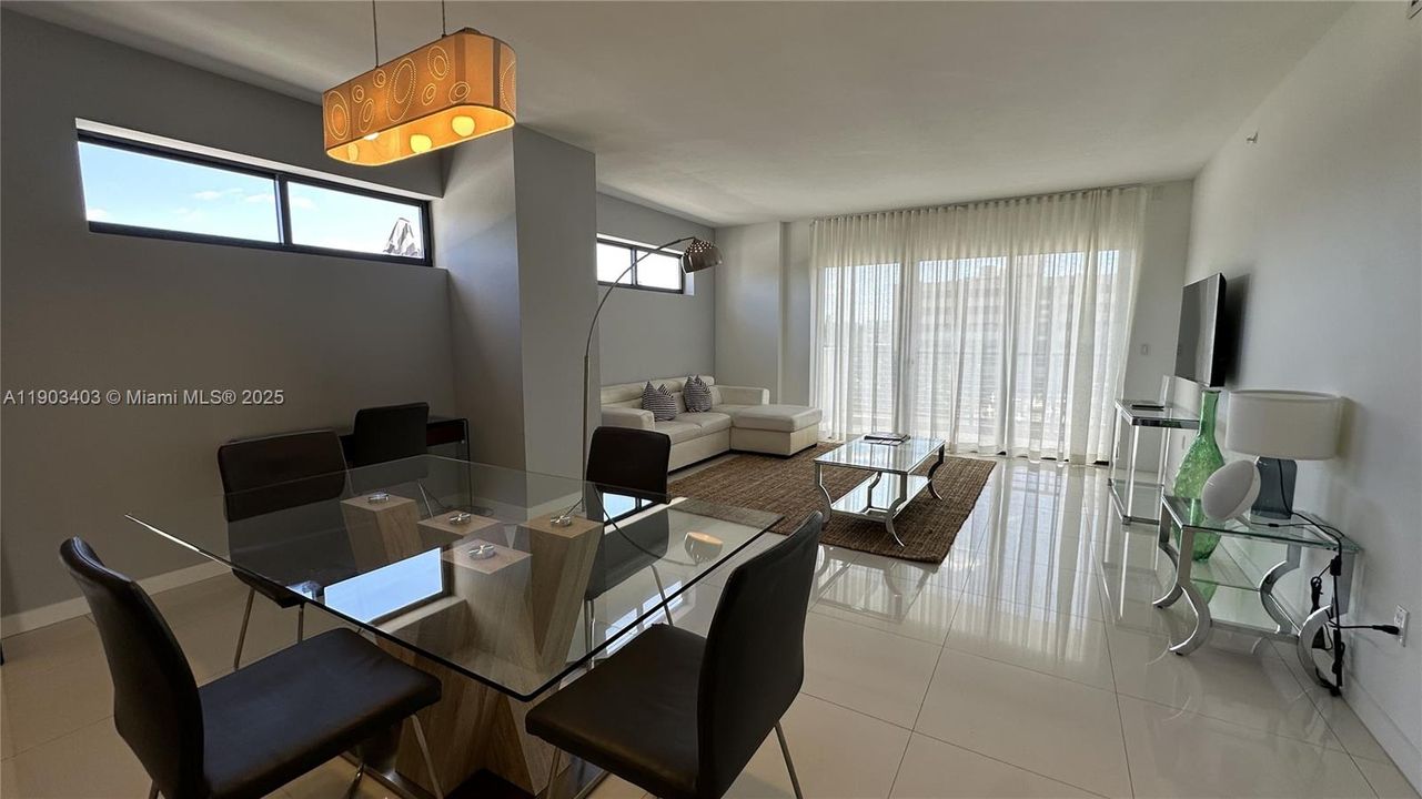 For Sale: $970,000 (2 beds, 2 baths, 1324 Square Feet)