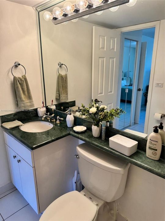 For Sale: $214,900 (1 beds, 1 baths, 614 Square Feet)