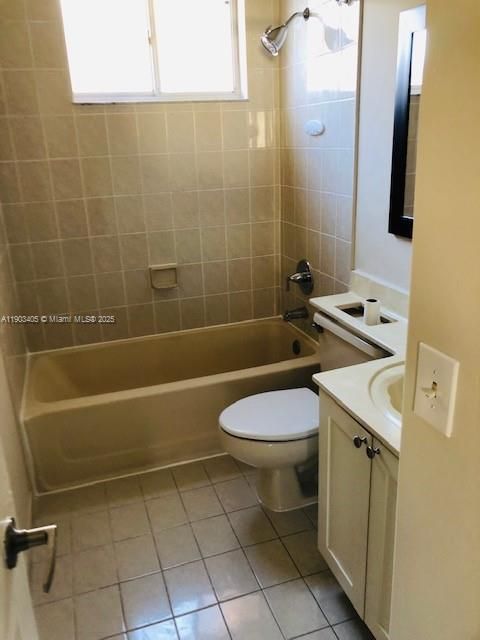 En Venta: $305,000 (2 camas, 2 baños, 850 Pies cuadrados)