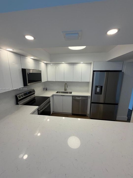 出租: $2,530 (2 贝兹, 2 浴室, 924 平方英尺)