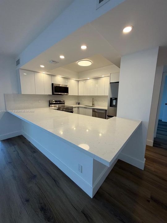 出租: $2,530 (2 贝兹, 2 浴室, 924 平方英尺)