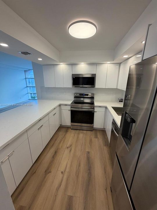 出租: $2,530 (2 贝兹, 2 浴室, 924 平方英尺)