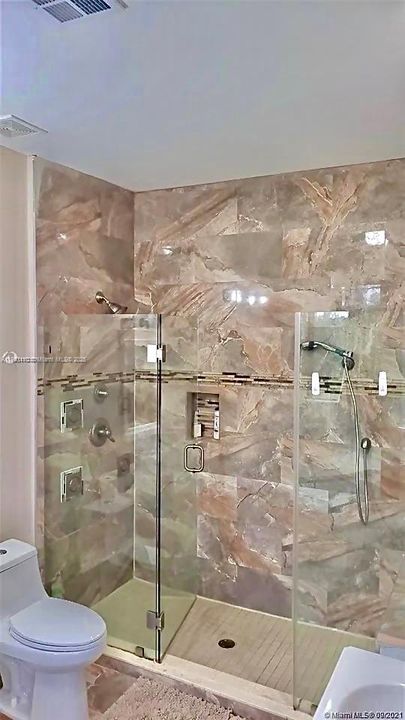 Main bathroom shower