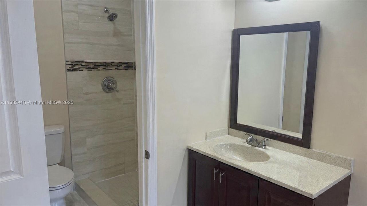 Full Bathrooms in each bedroonm