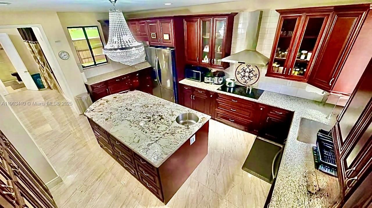 В аренду: $7,950 (7 спален, 8 ванн, 3481 Квадратных фут)