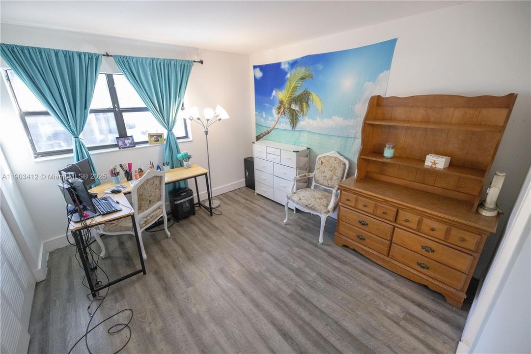 For Sale: $380,000 (2 beds, 1 baths, 920 Square Feet)