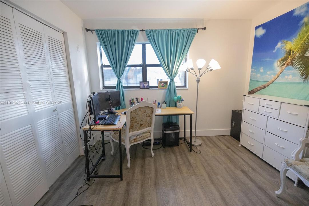 For Sale: $380,000 (2 beds, 1 baths, 920 Square Feet)