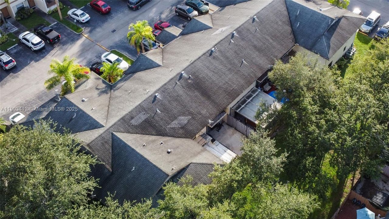 For Sale: $380,000 (2 beds, 1 baths, 920 Square Feet)