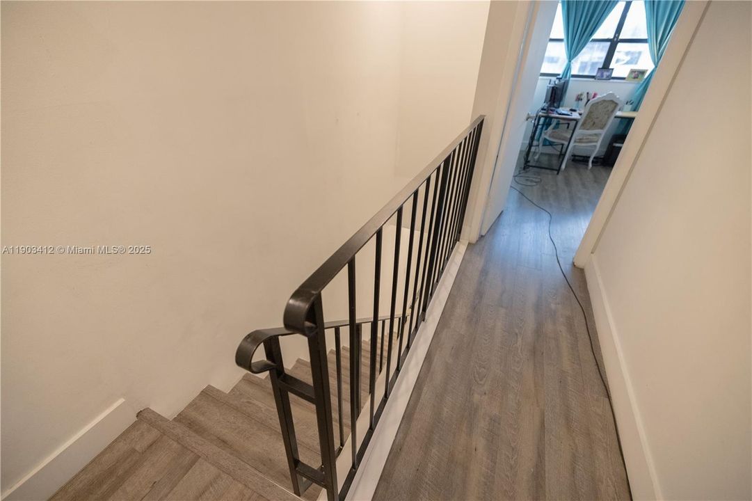 For Sale: $380,000 (2 beds, 1 baths, 920 Square Feet)