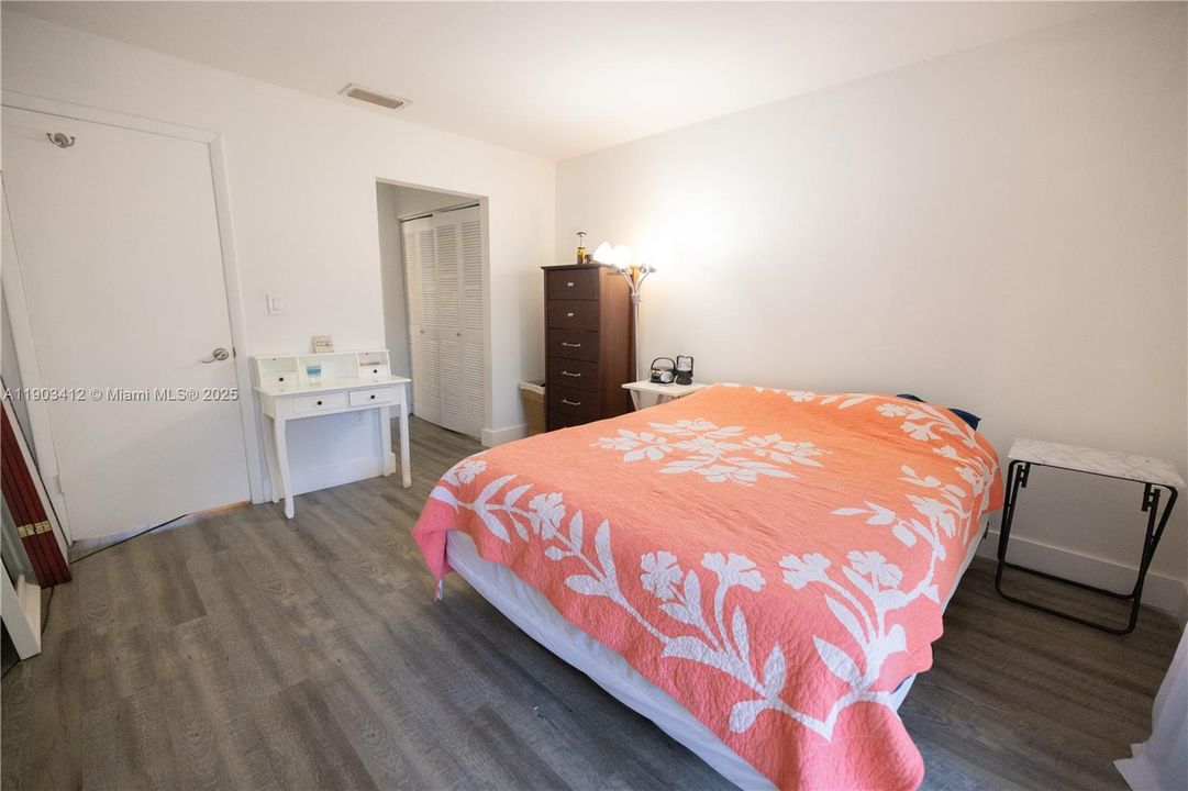 For Sale: $380,000 (2 beds, 1 baths, 920 Square Feet)