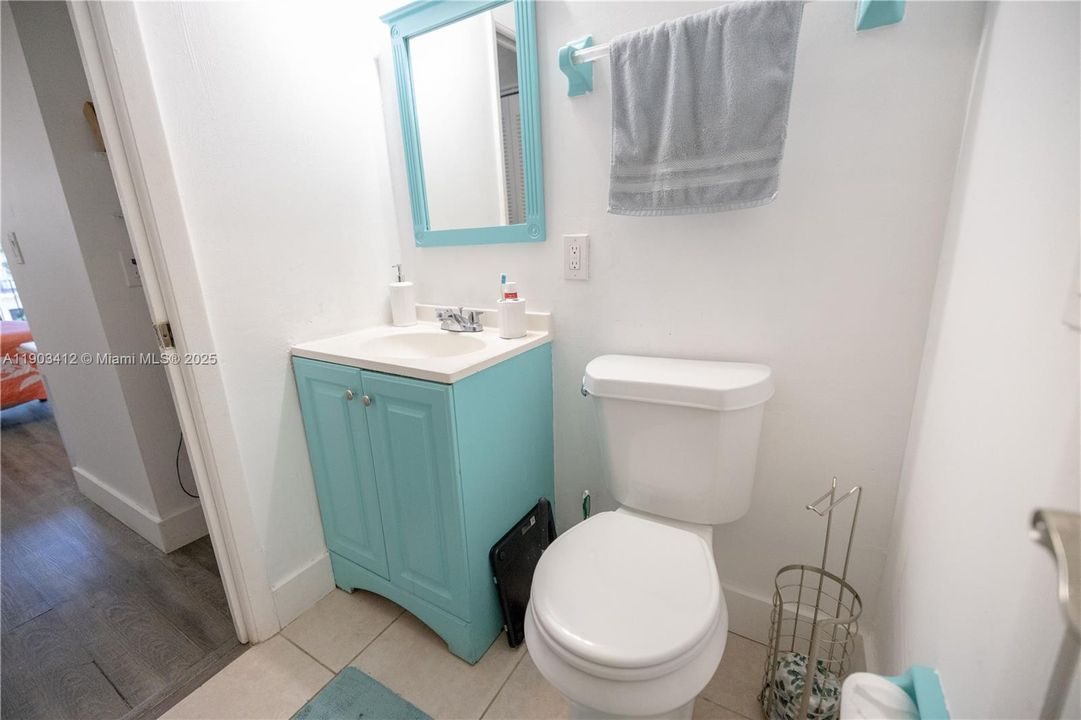 For Sale: $380,000 (2 beds, 1 baths, 920 Square Feet)