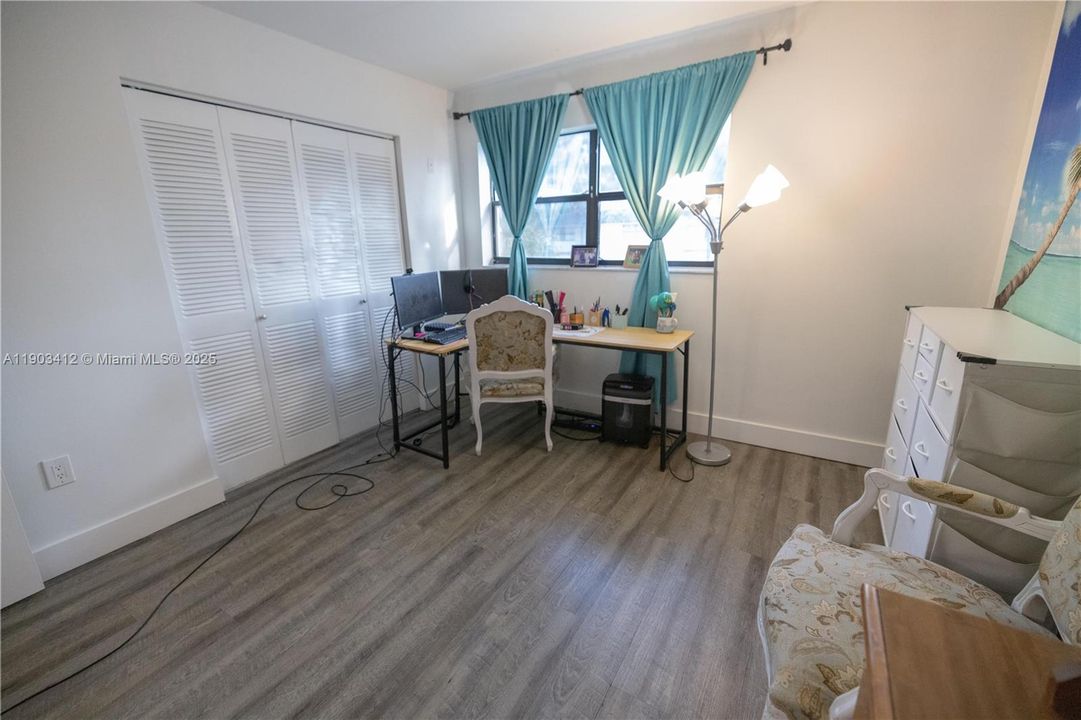 For Sale: $380,000 (2 beds, 1 baths, 920 Square Feet)