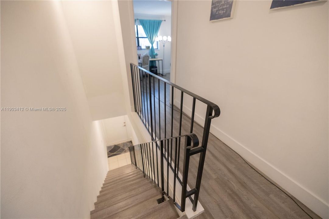 For Sale: $380,000 (2 beds, 1 baths, 920 Square Feet)