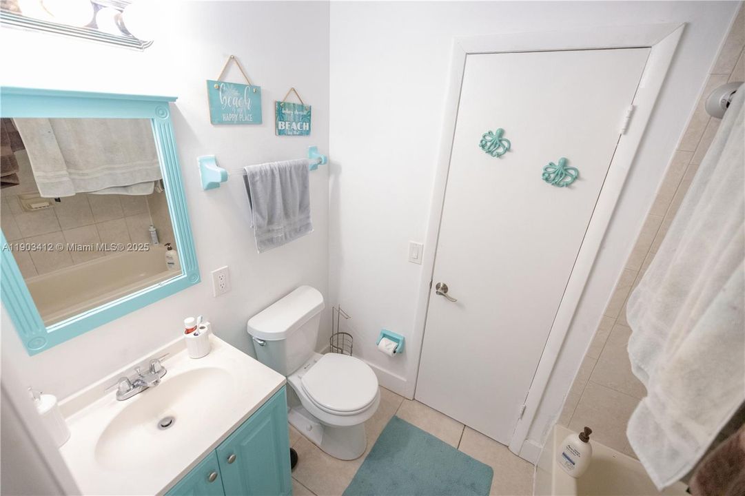 For Sale: $380,000 (2 beds, 1 baths, 920 Square Feet)