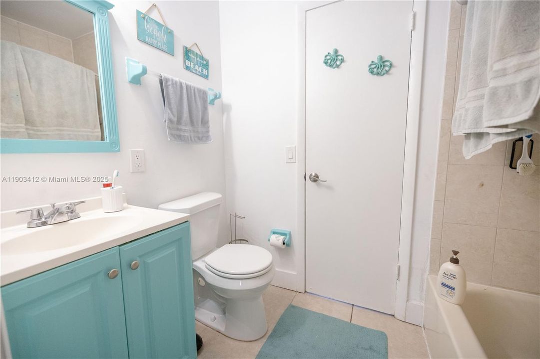 For Sale: $380,000 (2 beds, 1 baths, 920 Square Feet)