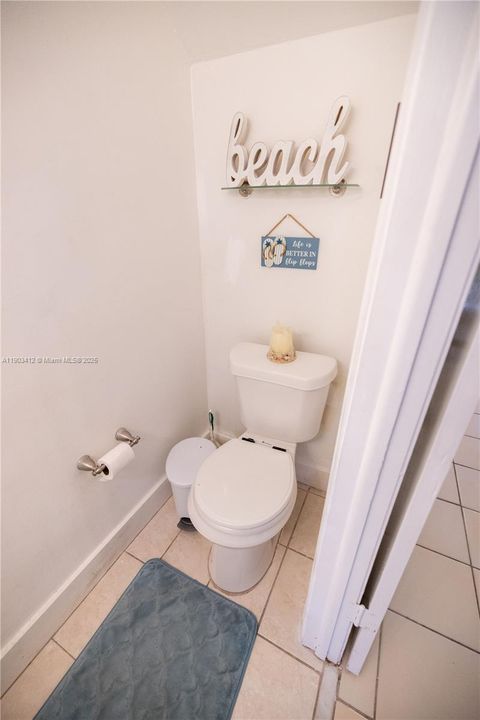 For Sale: $380,000 (2 beds, 1 baths, 920 Square Feet)