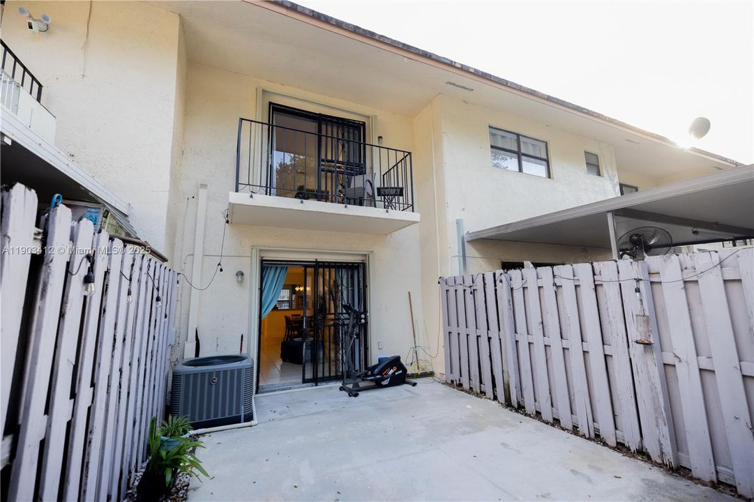 For Sale: $380,000 (2 beds, 1 baths, 920 Square Feet)