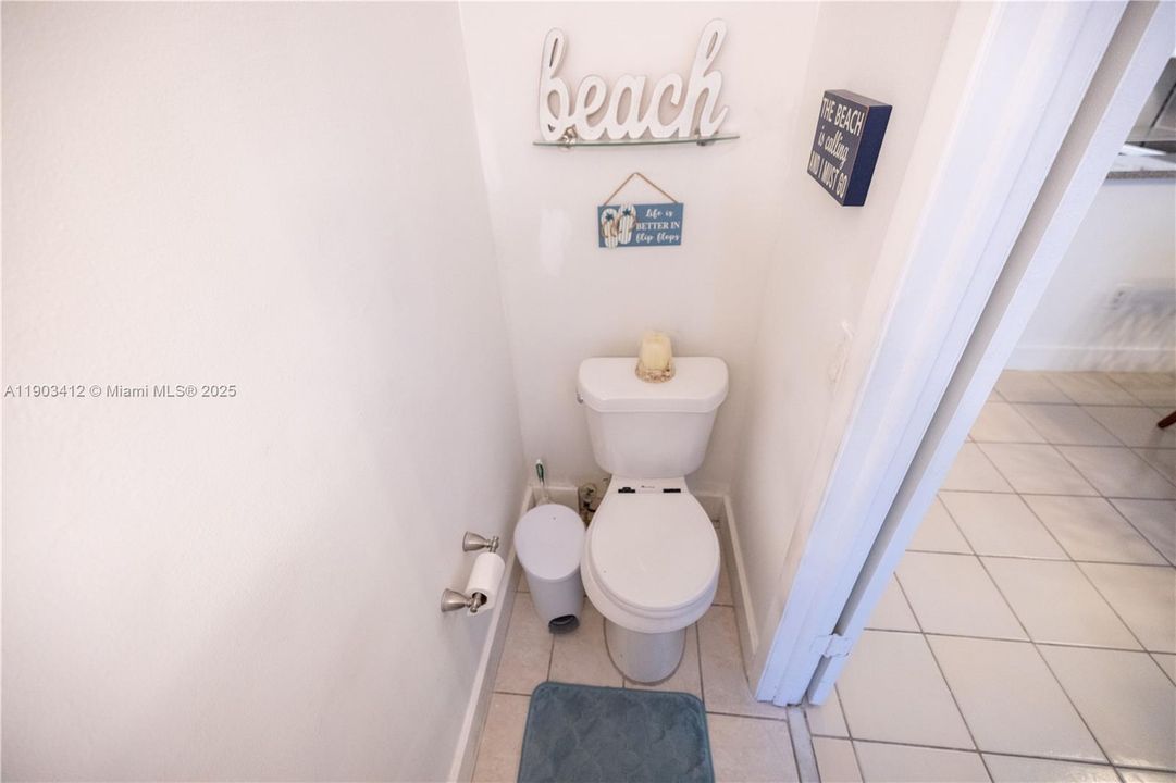 For Sale: $380,000 (2 beds, 1 baths, 920 Square Feet)