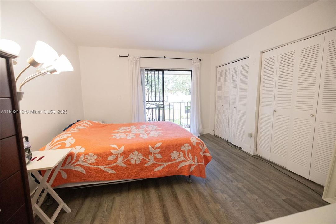 For Sale: $380,000 (2 beds, 1 baths, 920 Square Feet)
