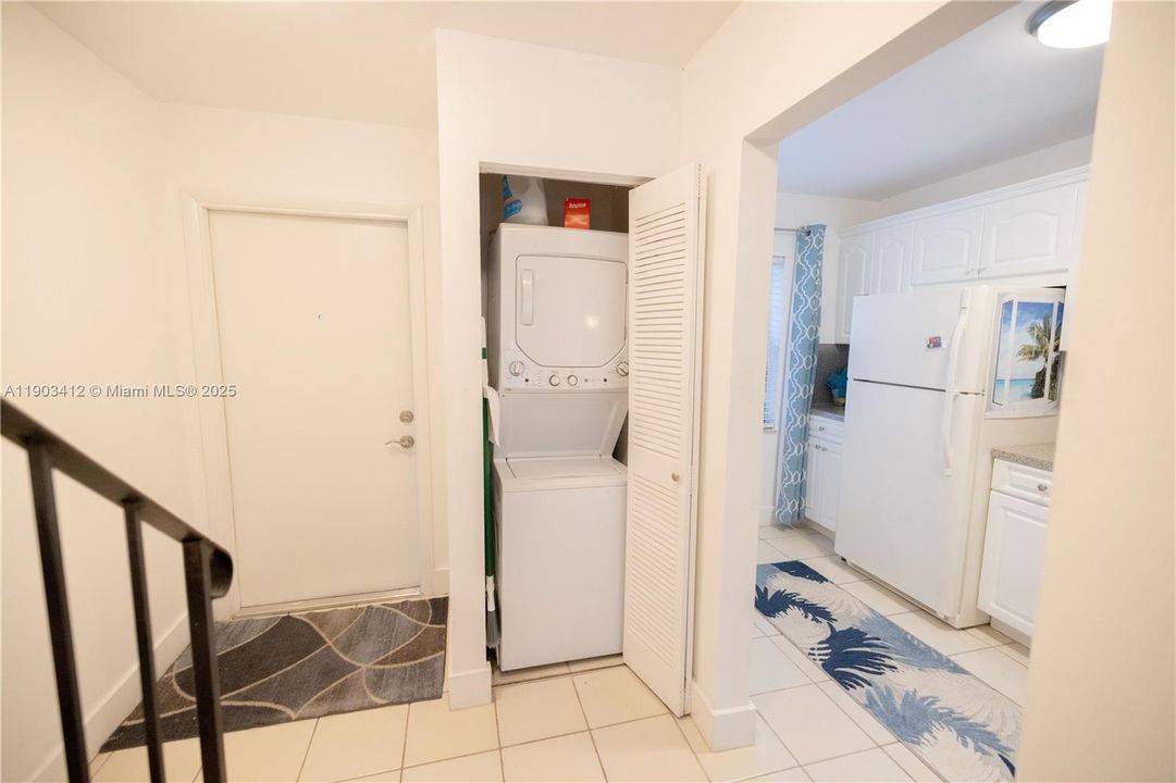 For Sale: $380,000 (2 beds, 1 baths, 920 Square Feet)