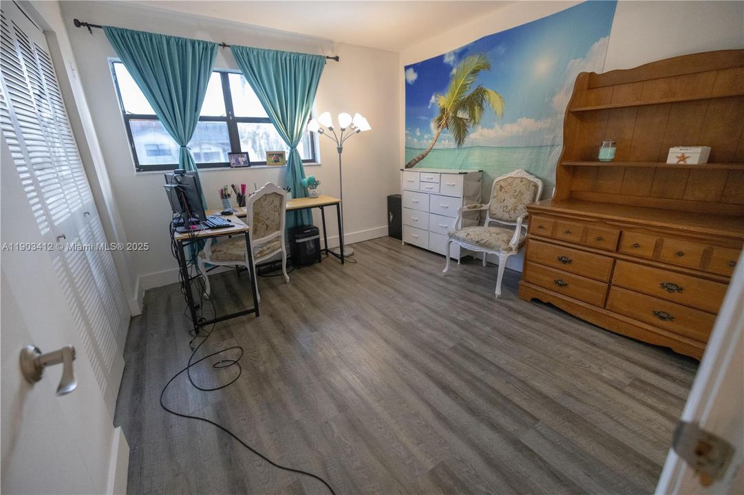 For Sale: $380,000 (2 beds, 1 baths, 920 Square Feet)