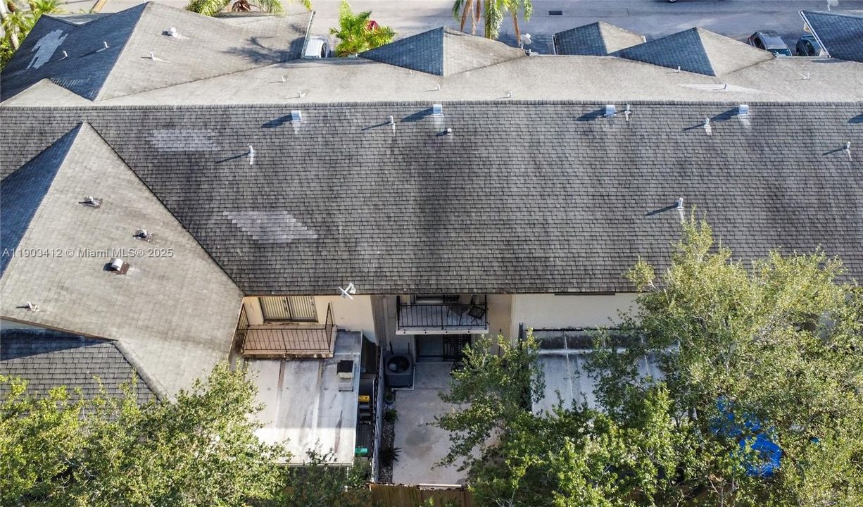 For Sale: $380,000 (2 beds, 1 baths, 920 Square Feet)