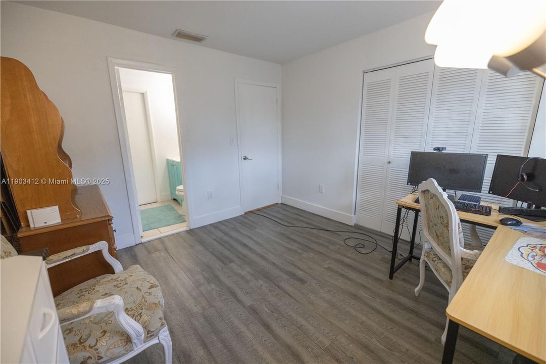 For Sale: $380,000 (2 beds, 1 baths, 920 Square Feet)
