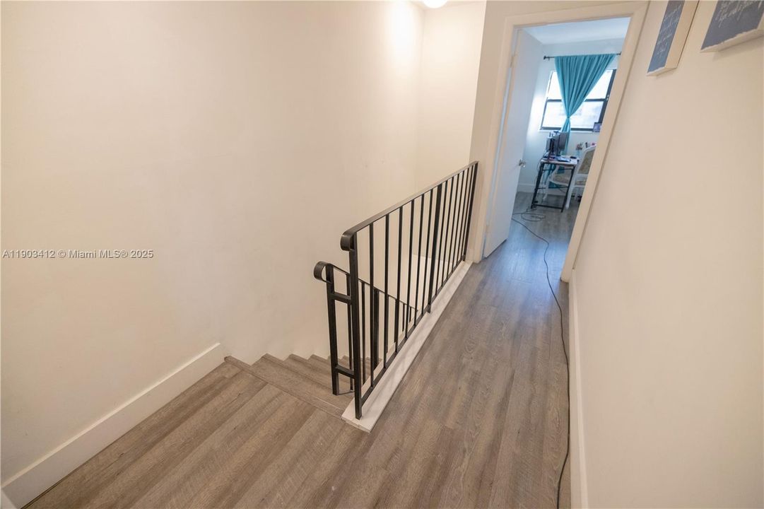 For Sale: $380,000 (2 beds, 1 baths, 920 Square Feet)