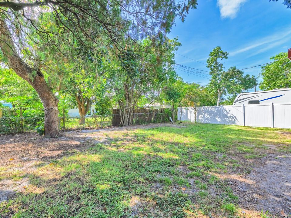 For Sale: $459,900 (3 beds, 2 baths, 1176 Square Feet)