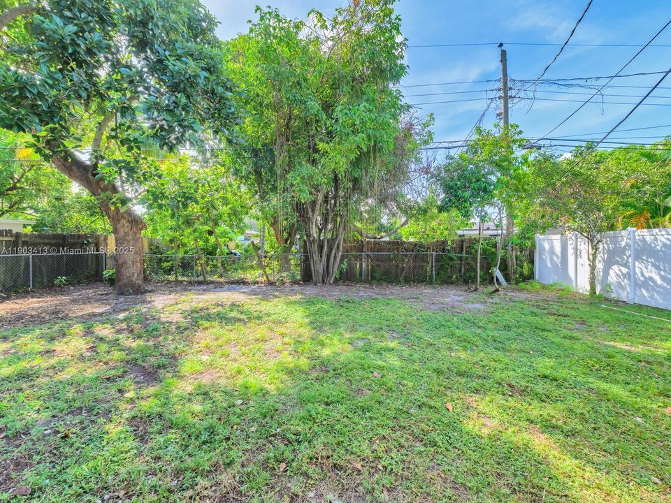 For Sale: $459,900 (3 beds, 2 baths, 1176 Square Feet)