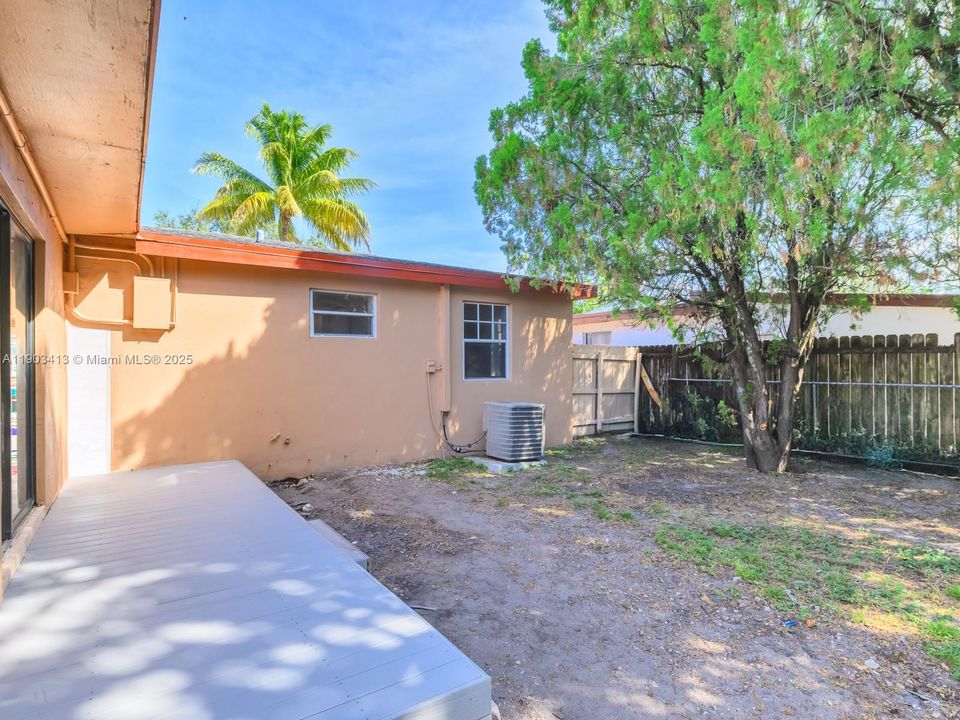For Sale: $459,900 (3 beds, 2 baths, 1176 Square Feet)