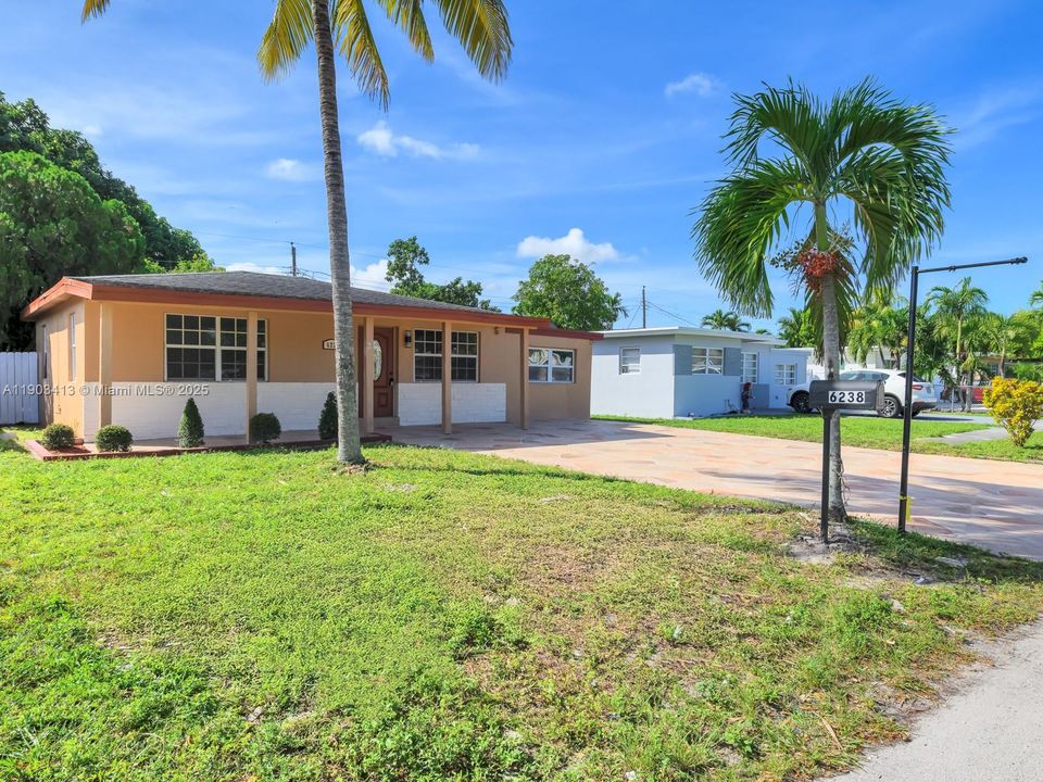 For Sale: $459,900 (3 beds, 2 baths, 1176 Square Feet)