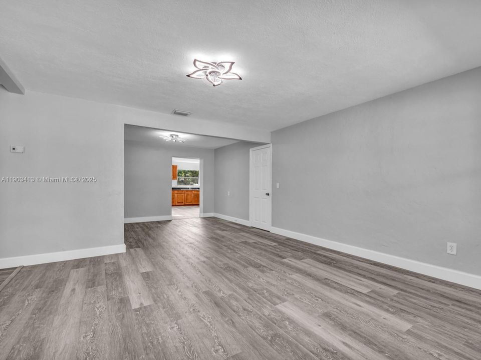 For Sale: $459,900 (3 beds, 2 baths, 1176 Square Feet)