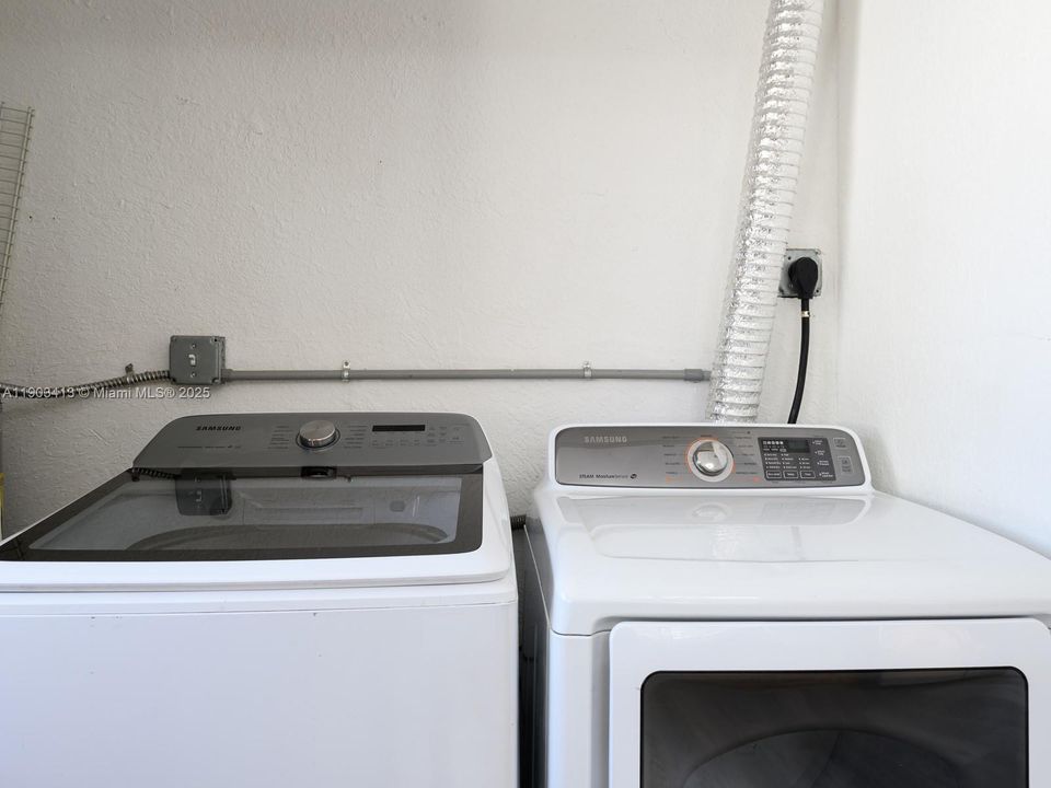 For Sale: $459,900 (3 beds, 2 baths, 1176 Square Feet)