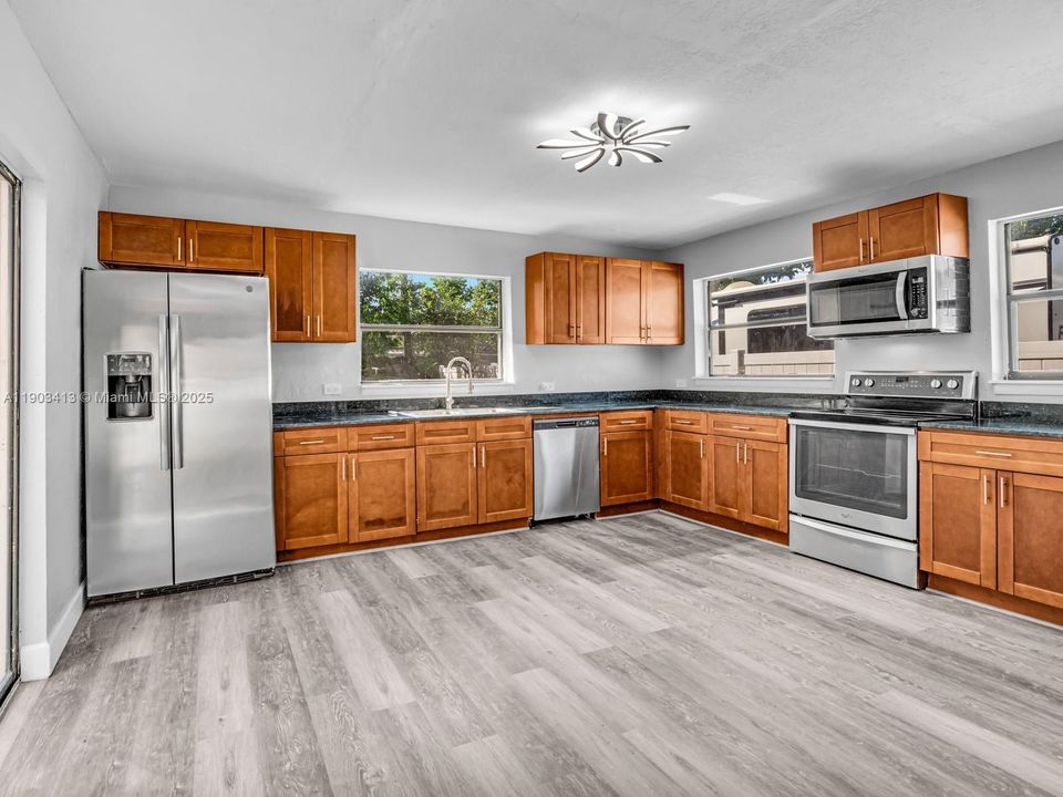 For Sale: $459,900 (3 beds, 2 baths, 1176 Square Feet)