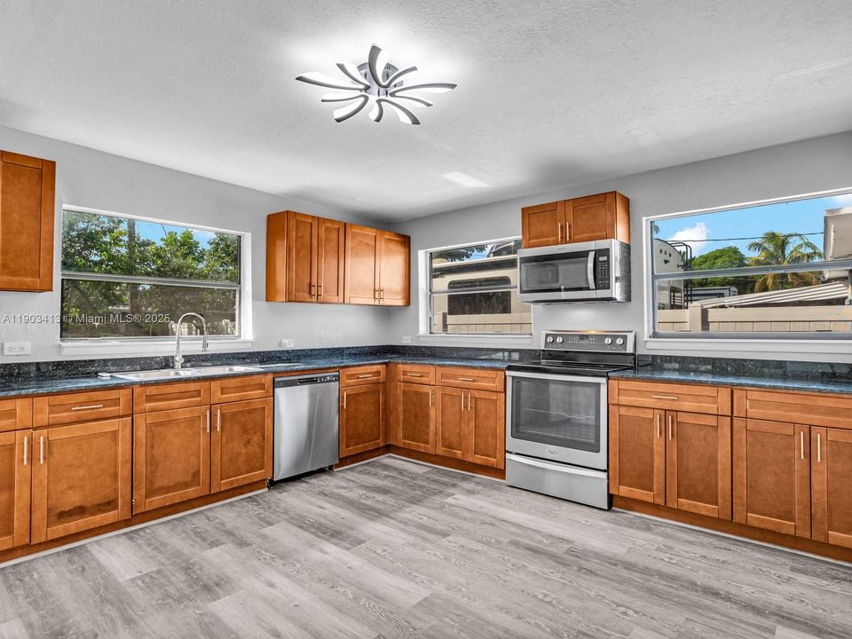 For Sale: $459,900 (3 beds, 2 baths, 1176 Square Feet)