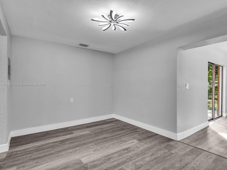 For Sale: $459,900 (3 beds, 2 baths, 1176 Square Feet)