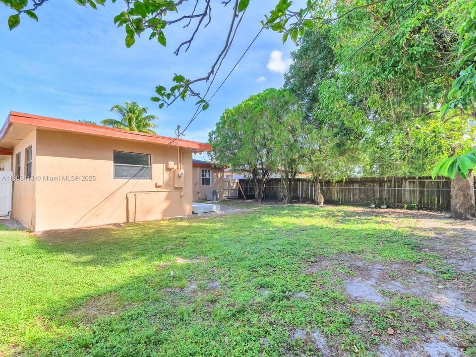 For Sale: $459,900 (3 beds, 2 baths, 1176 Square Feet)
