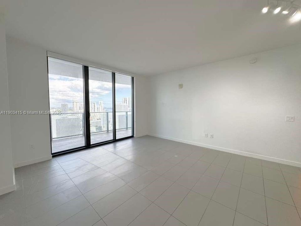 Recently Rented: $3,150 (1 beds, 1 baths, 752 Square Feet)