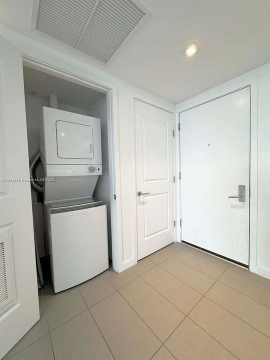 Recently Rented: $3,150 (1 beds, 1 baths, 752 Square Feet)