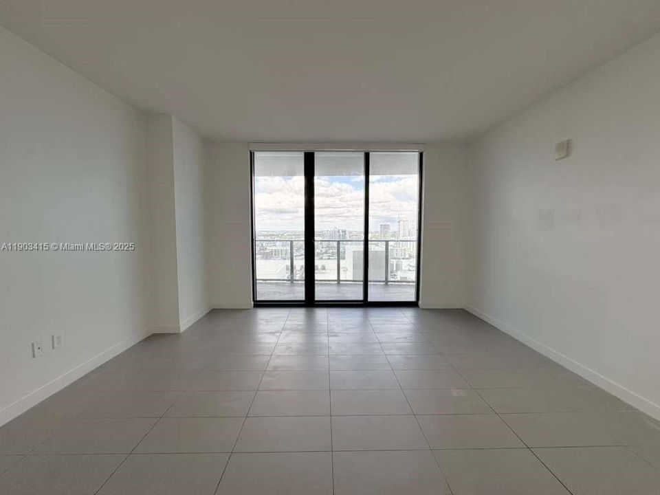 Recently Rented: $3,150 (1 beds, 1 baths, 752 Square Feet)