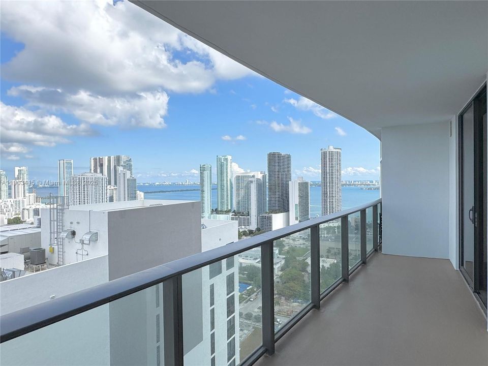 Recently Rented: $3,150 (1 beds, 1 baths, 752 Square Feet)