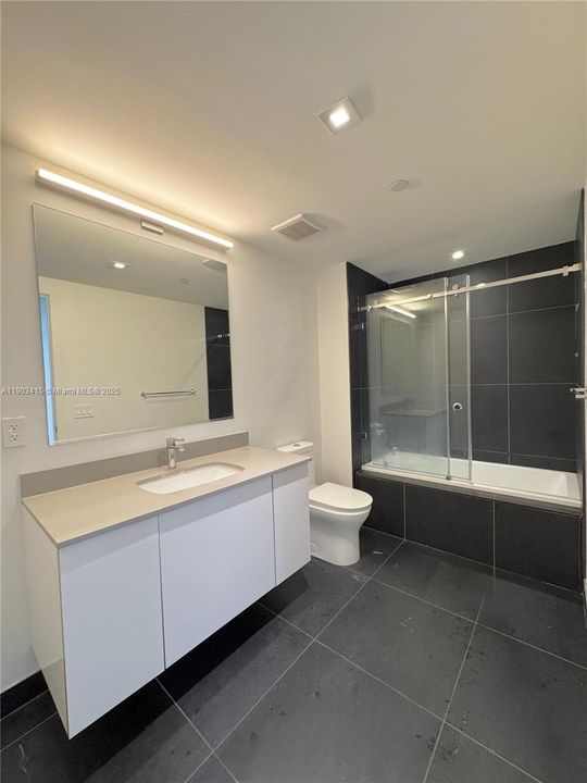 Recently Rented: $3,150 (1 beds, 1 baths, 752 Square Feet)