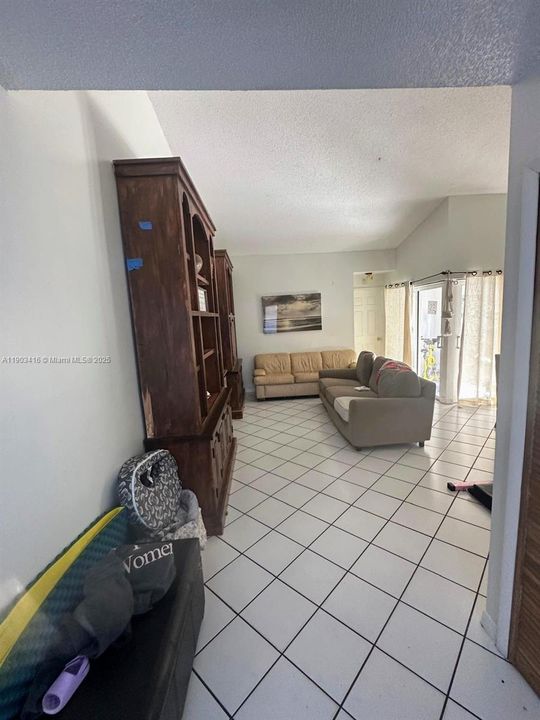 For Sale: $695,000 (3 beds, 2 baths, 1426 Square Feet)